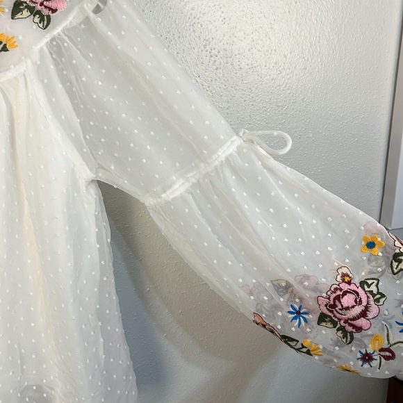 Altar’d State peasant top sheer sleeves floral embroidery size medium - Picture 4 of 9